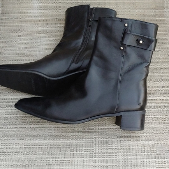 Stuart Weitzman leather boots... Great condition - Picture 3 of 12